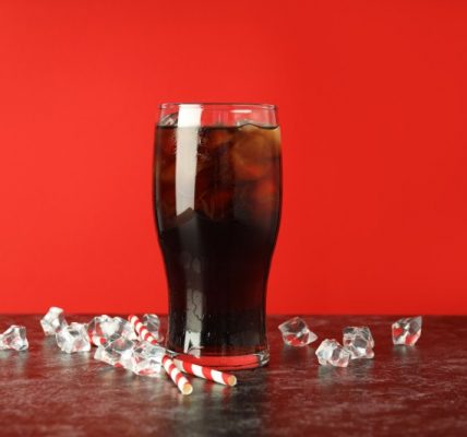 Zaskakujące zastosowania domowe Coca Coli które warto znać